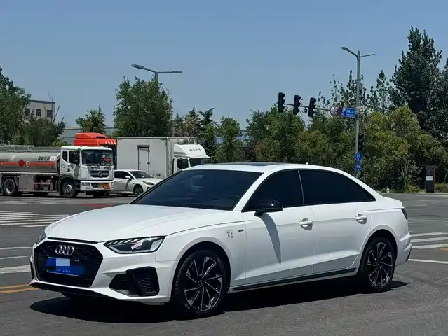 Audi Audi A4L 2023 40 TFSI Luxury Sport