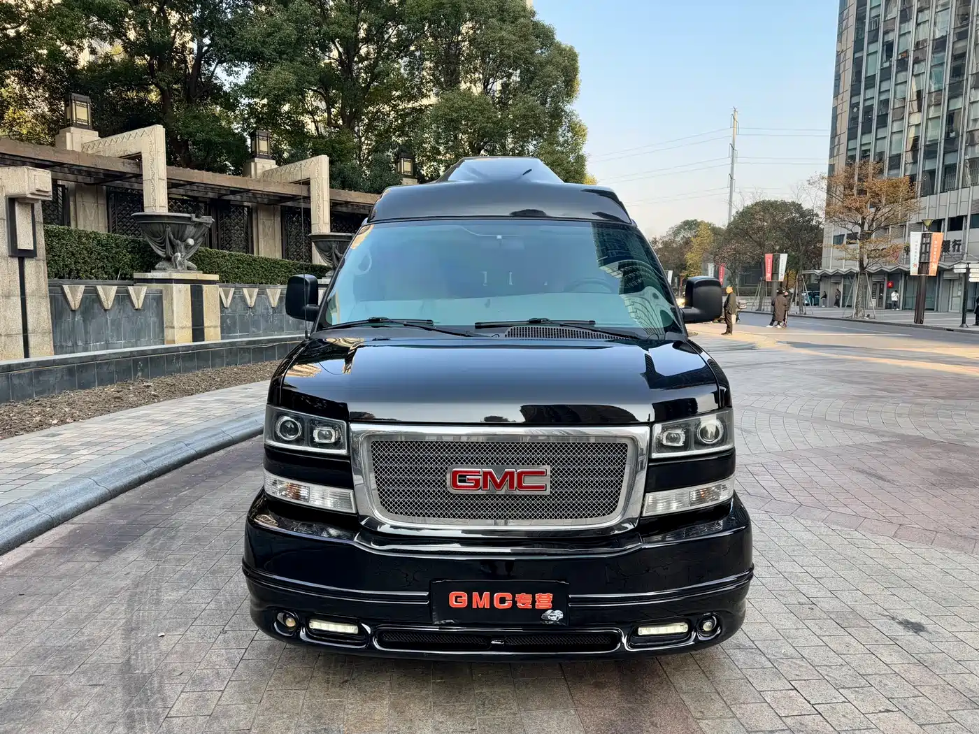 GMC Savana 2017 2017 6.0L G660S Elegance Panoramic Roof Edition