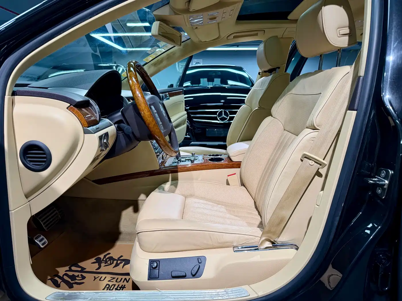 Volkswagen Phaeton 2009 Model 3.6L V6 5-seat Extended Comfort фото 9