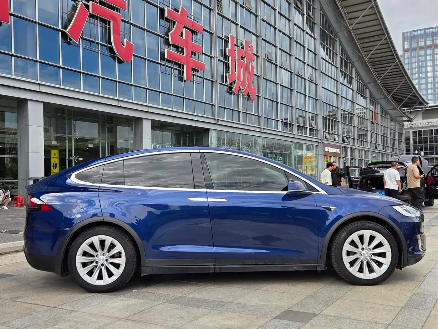 TESLA MODEL X