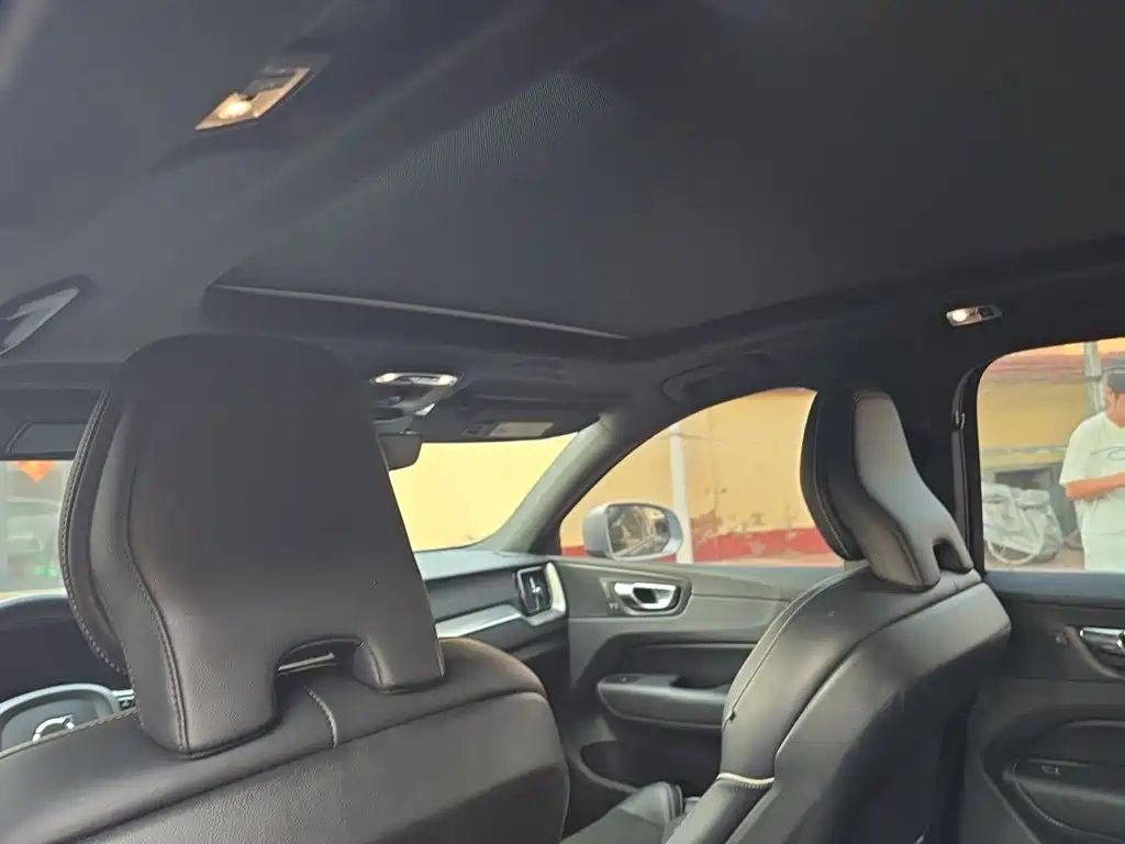 Фото 9 - Volvo XC60
