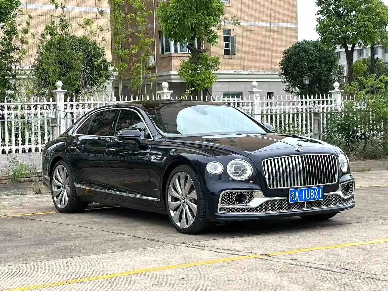 Фото 3 - Bentley Flying Spur