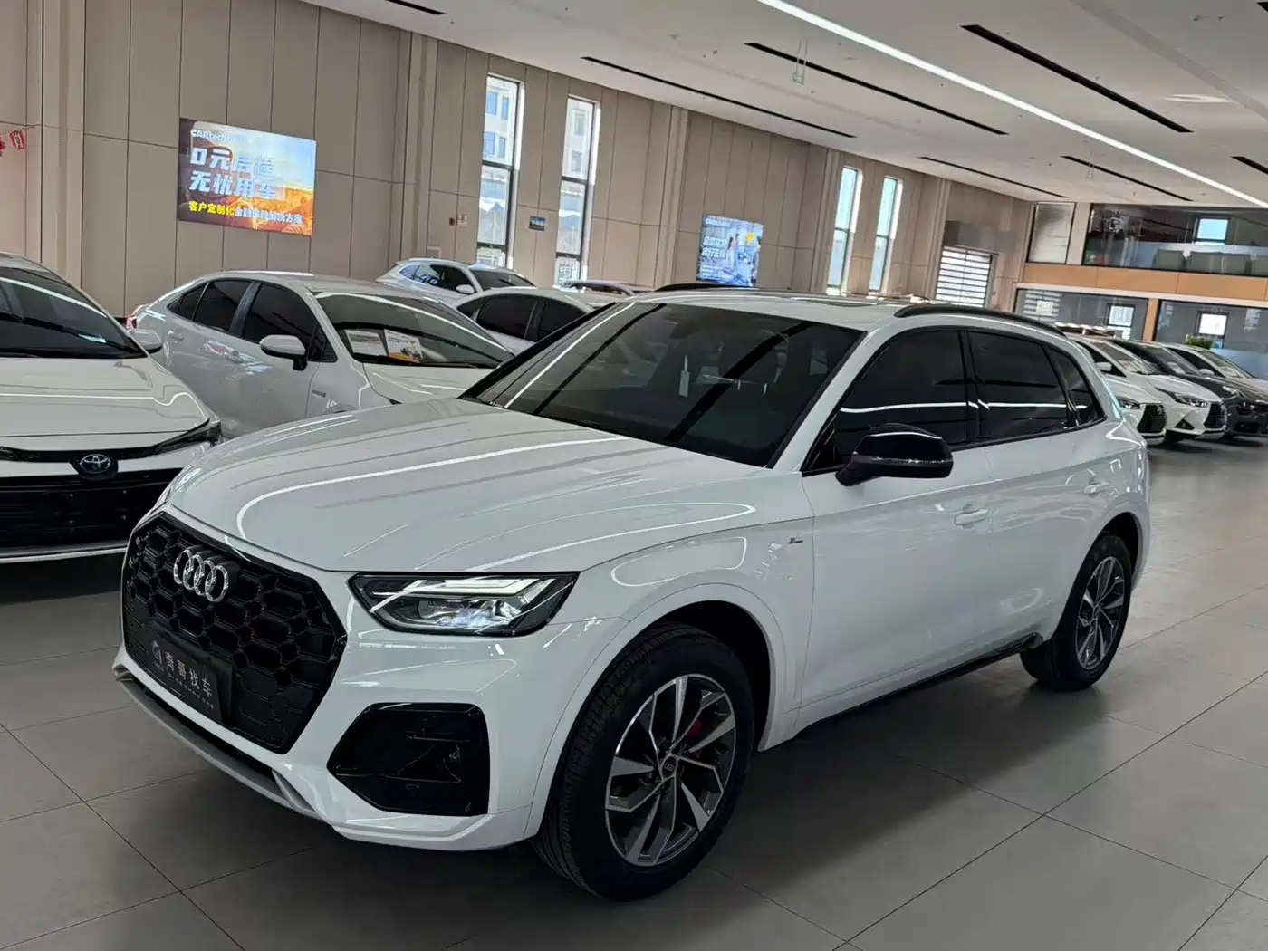 Audi Q5L 2024 Model 40 TFSI Luxury Dynamic фото 3