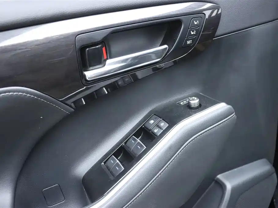 Toyota Crown Kluger 2021 2.5L HEV AWD Flagship Edition фото 13
