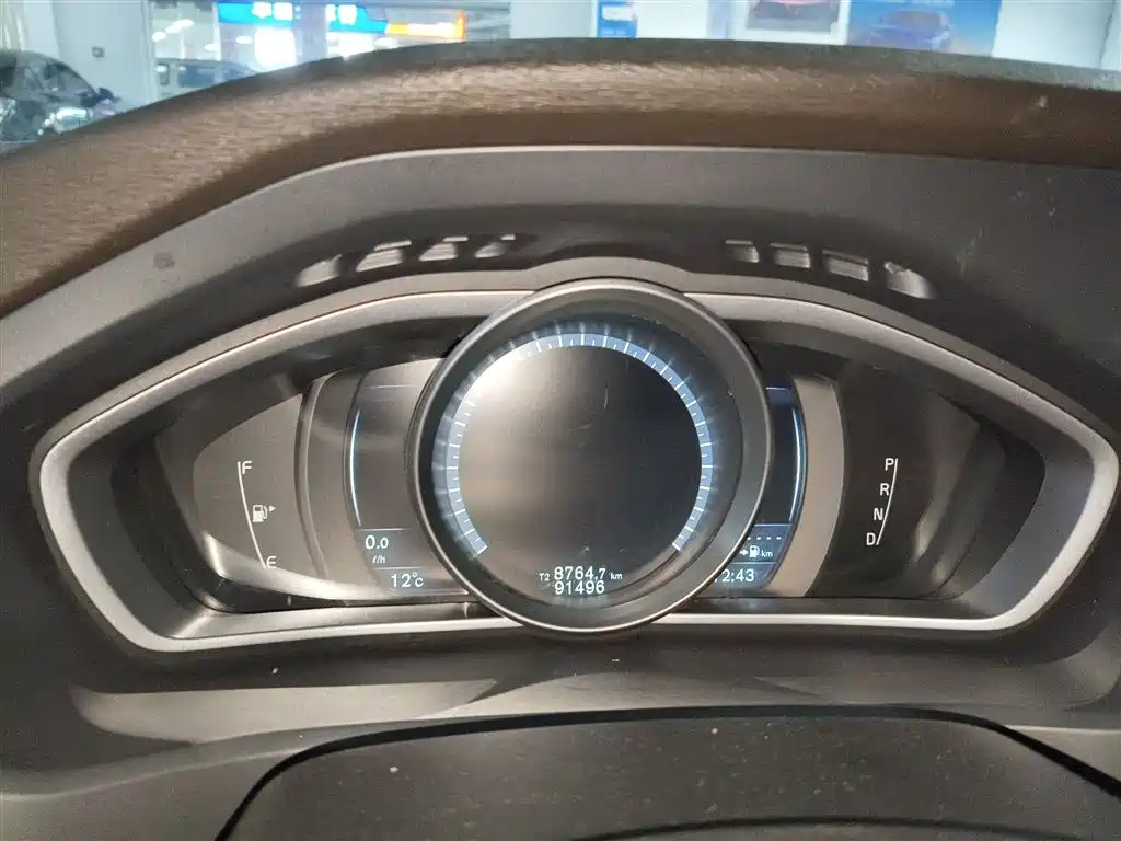 Фото 8 - Volvo V40