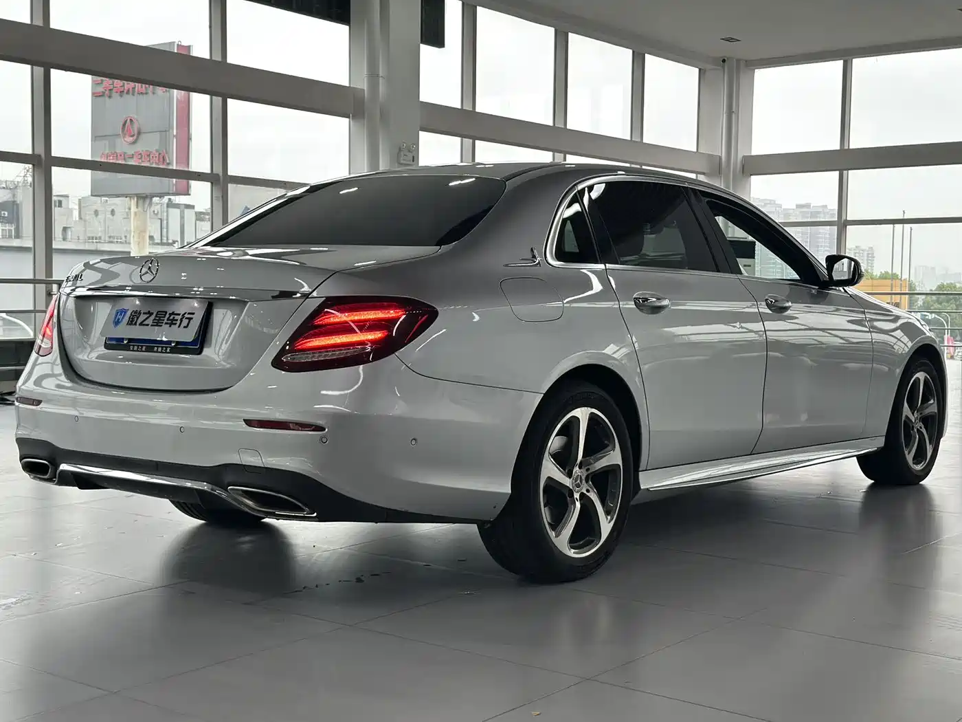 Mercedes-Benz E-Class 2016 E 300 L Sport Fashion Type фото 7