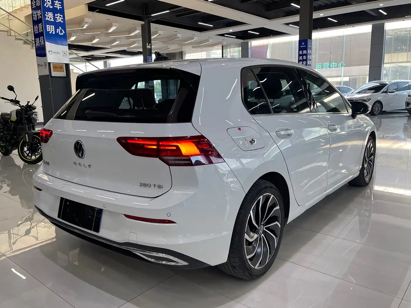 Volkswagen Golf 2021 280TSI DSG 30th Anniversary Edition фото 7