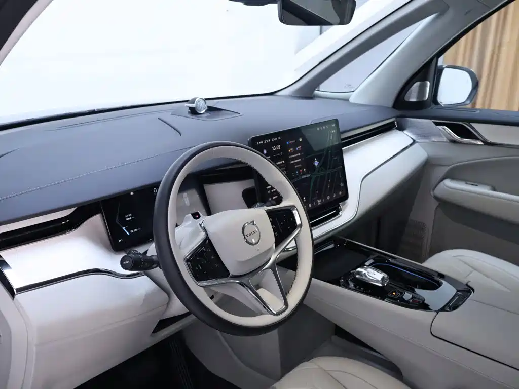 Volvo EM90 2024 2025 Ultra Six-Seater