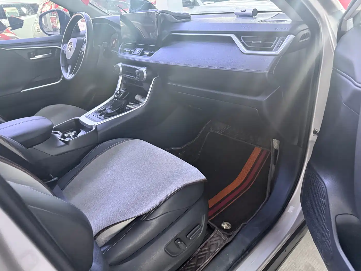 Toyota Wildlander 2024 Hybrid 2.5L E-CVT FWD Luxury PLUS Edition фото 19
