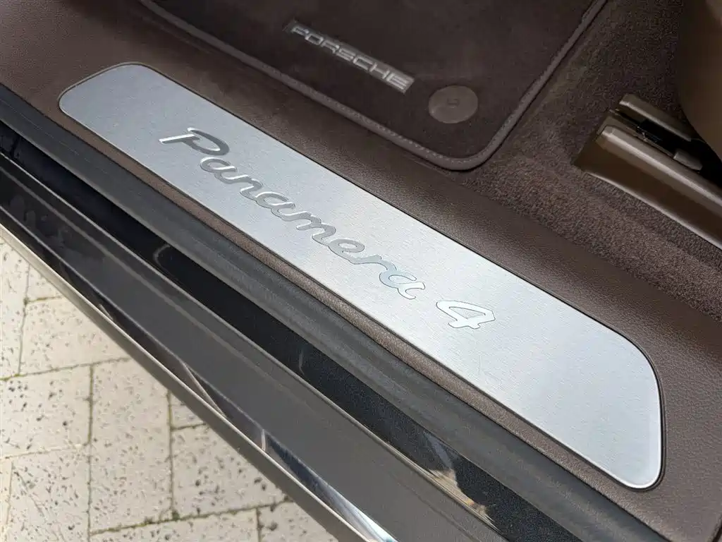 PORSCHE PANAMERA