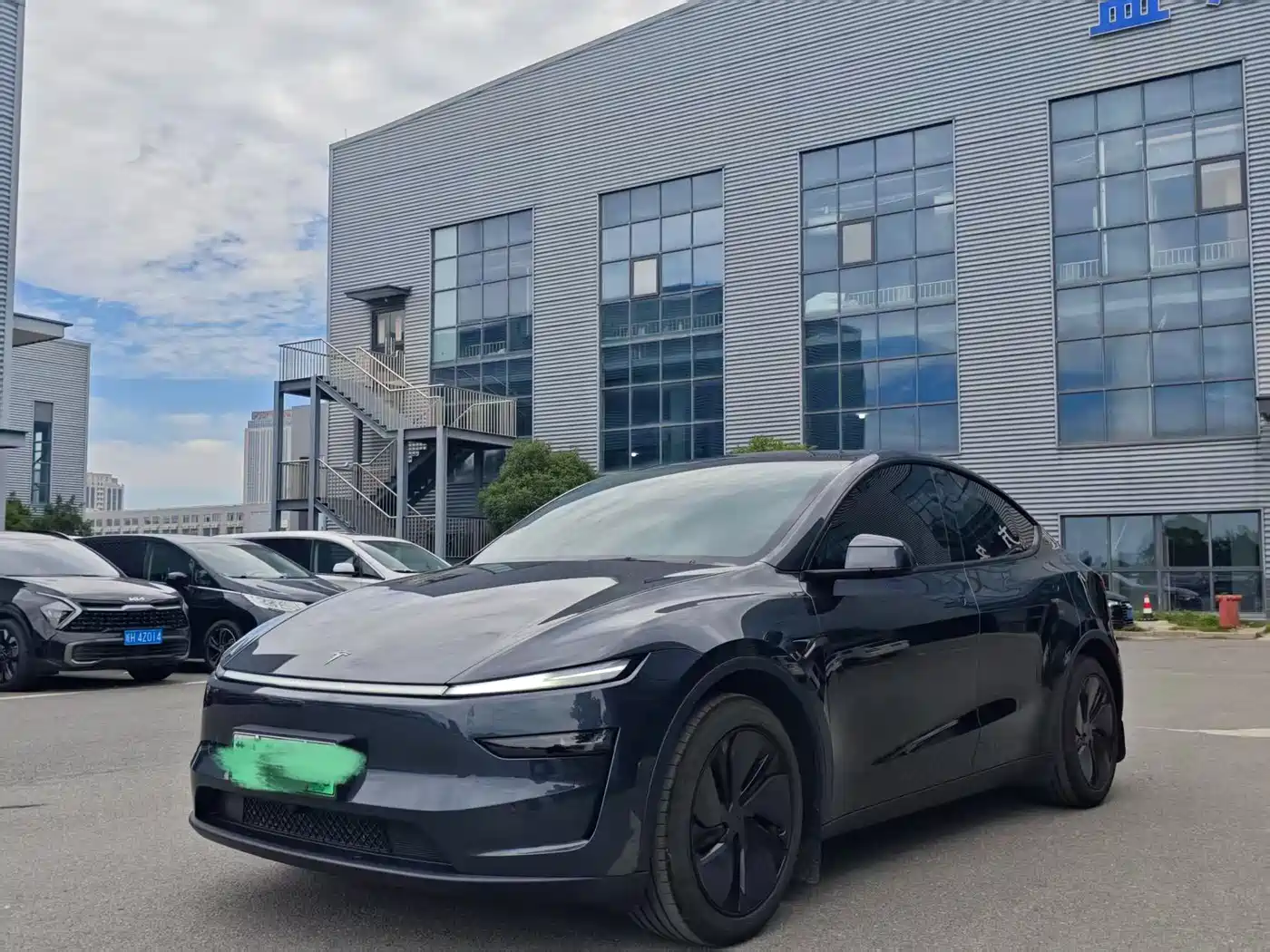 Tesla Model Y 2025 Rear-Wheel Drive
