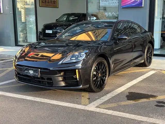 PORSCHE PANAMERA