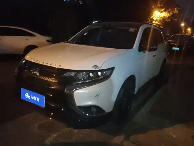 Mitsubishi Outlander 2.4L, полный привод, Shine Move, 5 мест