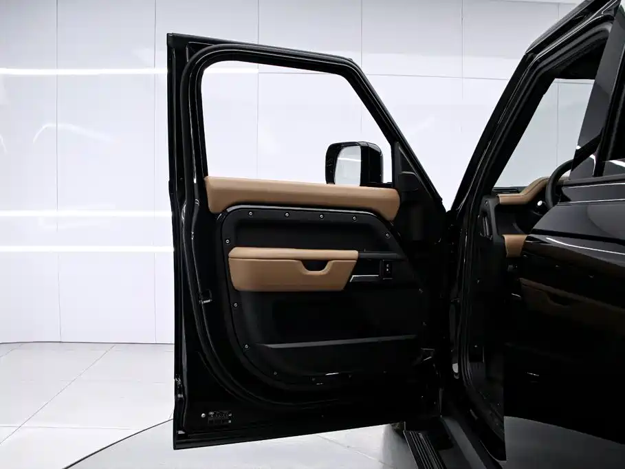 Land Rover Defender 2025 2025 110 3.0T P400 Dark Special Edition