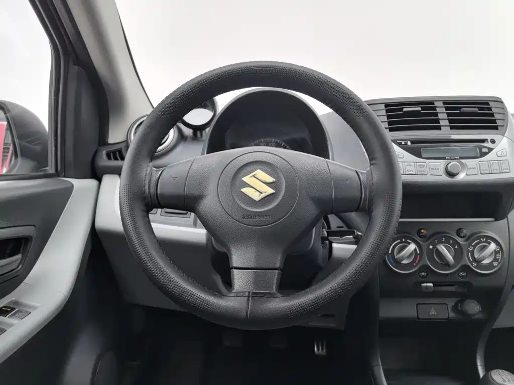 Фото 11 - Suzuki Alto