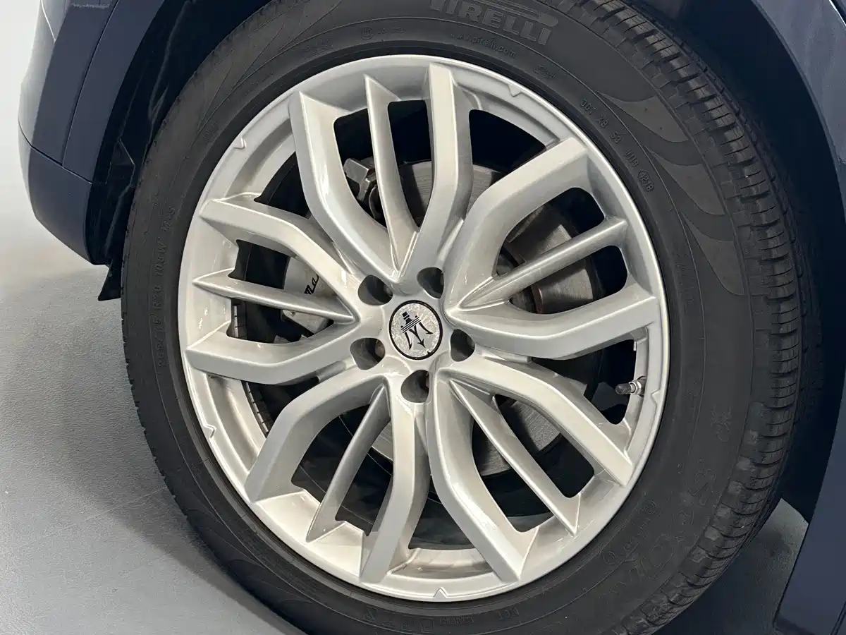 Фото 7 - Maserati Levante