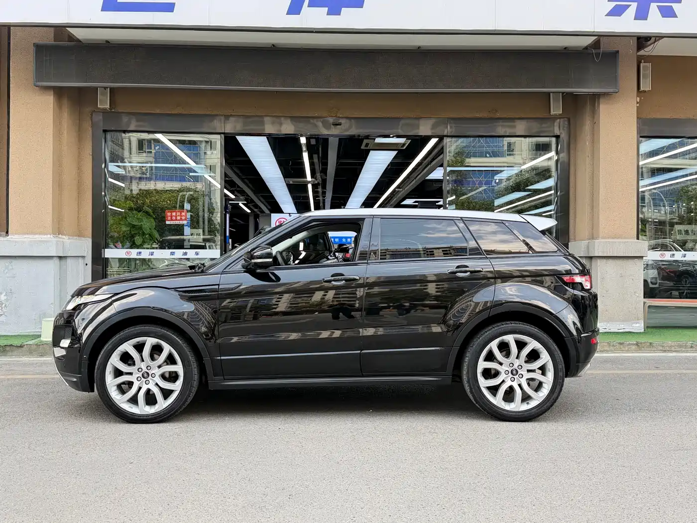 Land Rover Range Rover Evoque (Import) 2013 2.2T 5-door Diesel фото 11