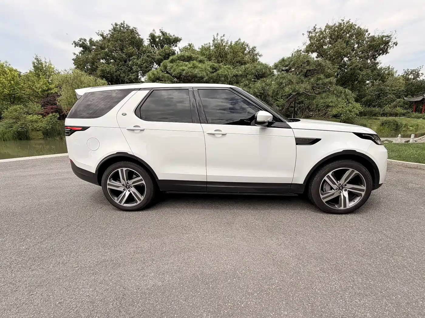 Land Rover Discovery 2019 3.0 SC V6 SE фото 4