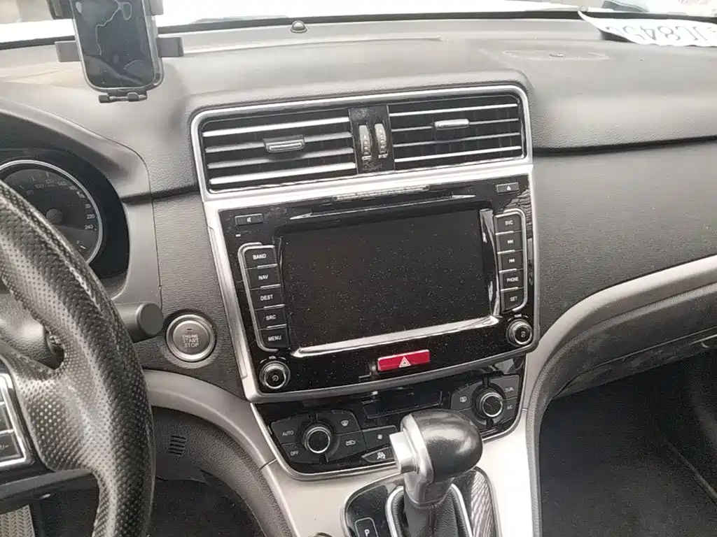 Фото 13 - Haval M6