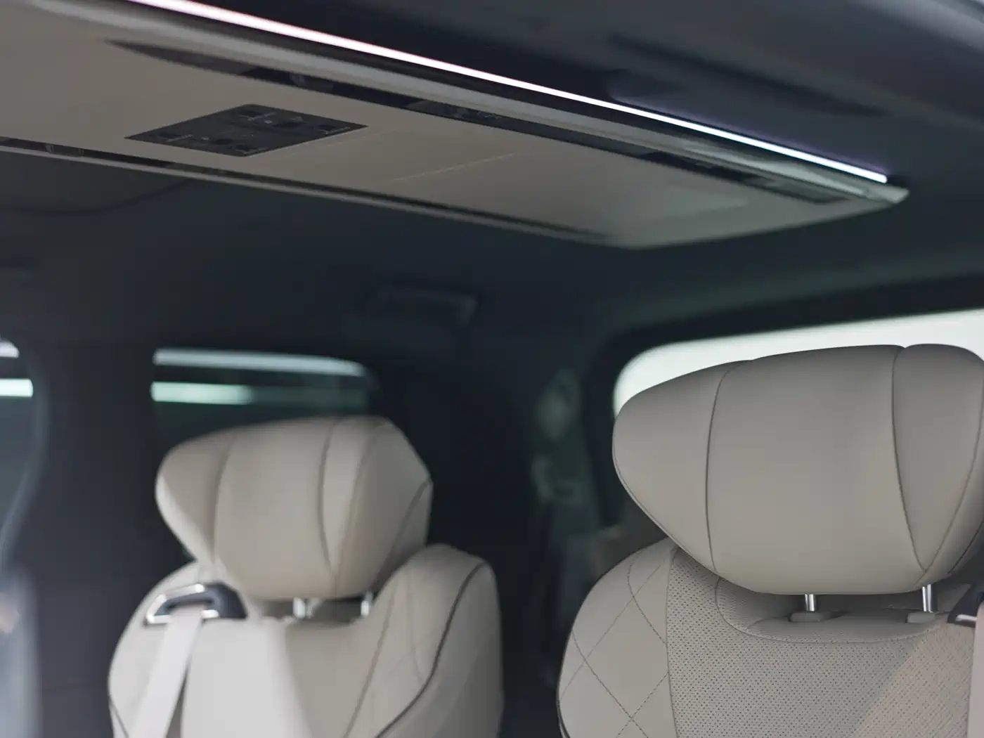 Toyota Vellfire 2024 Crown Hybrid 2.5L Executive Premium Edition фото 11