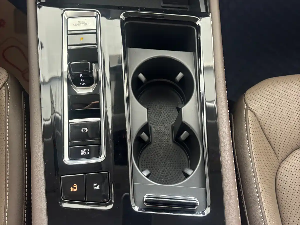 Volkswagen Viloran 2022 380TSI Premium Edition фото 12