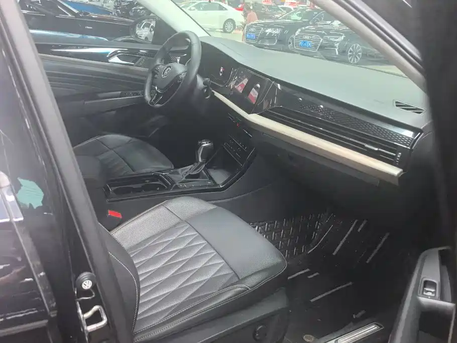 Фото 8 - Volkswagen Passat