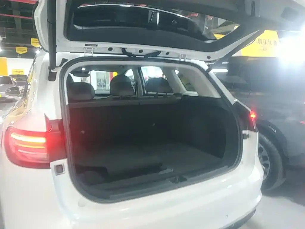 Photo 19 - Shangjie SUV