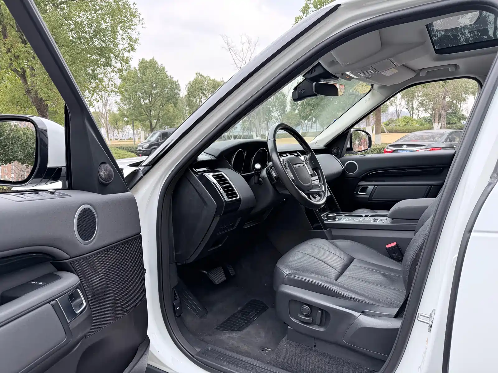 Фото 8 - Land Rover Discovery