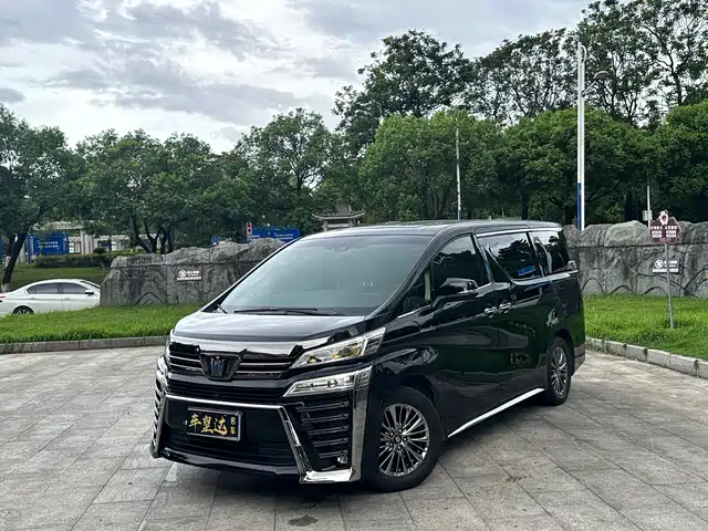 Toyota Vellfire 2023 Crown Hybrid 2.5L HV Ultimate — фото 1