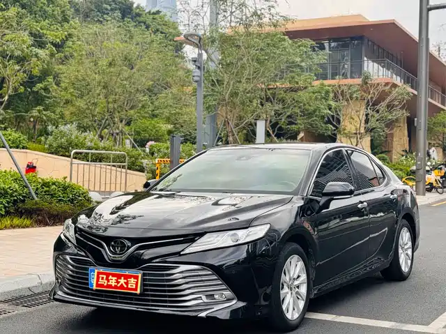 TOYOTA CAMRY