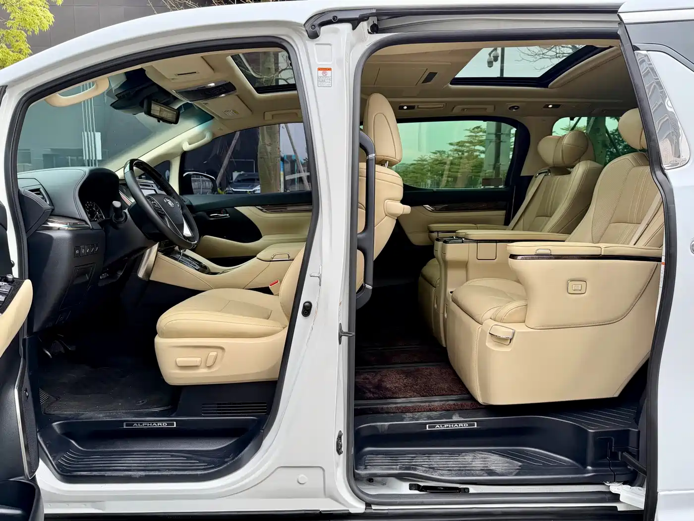 Toyota Alphard 2019 Hybrid 2.5L Premium Edition фото 19