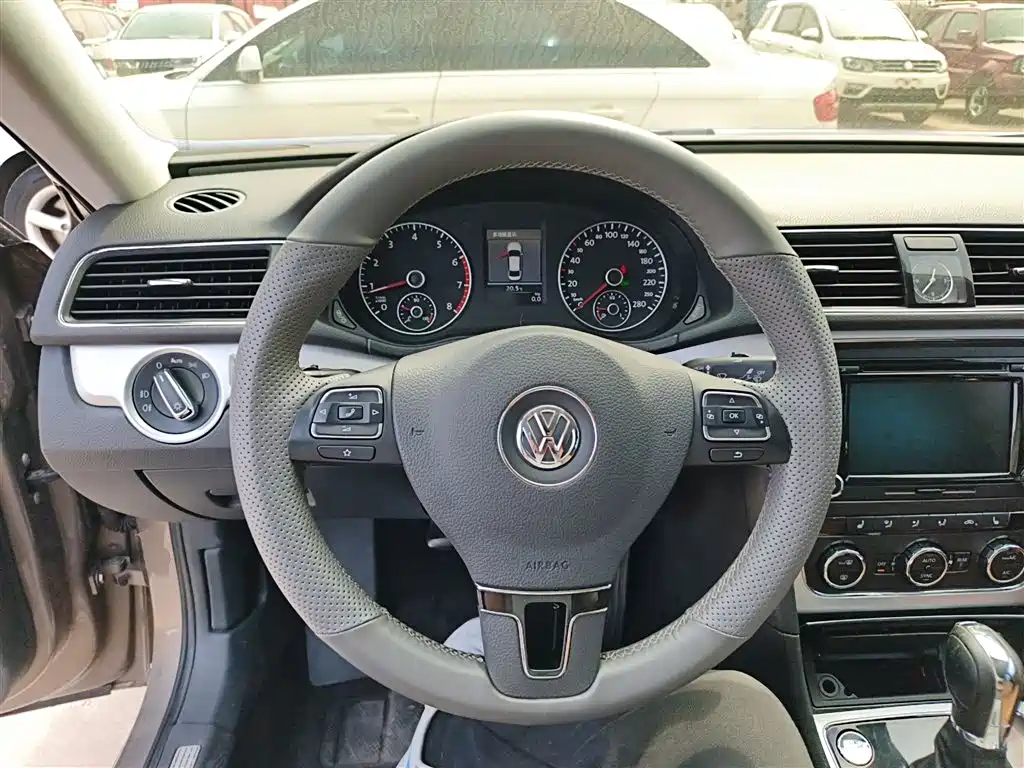 Volkswagen Passat 2014 1.8TSI DSG Executive Edition фото 7