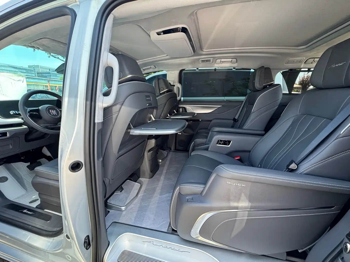 Buick GL8 2026 Luzun Premium Edition фото 10