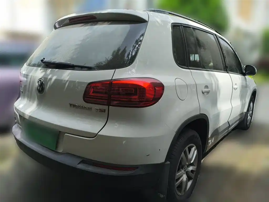 Volkswagen Tiguan 2015 1.8TSI Automatic 2WD Trendline фото 6