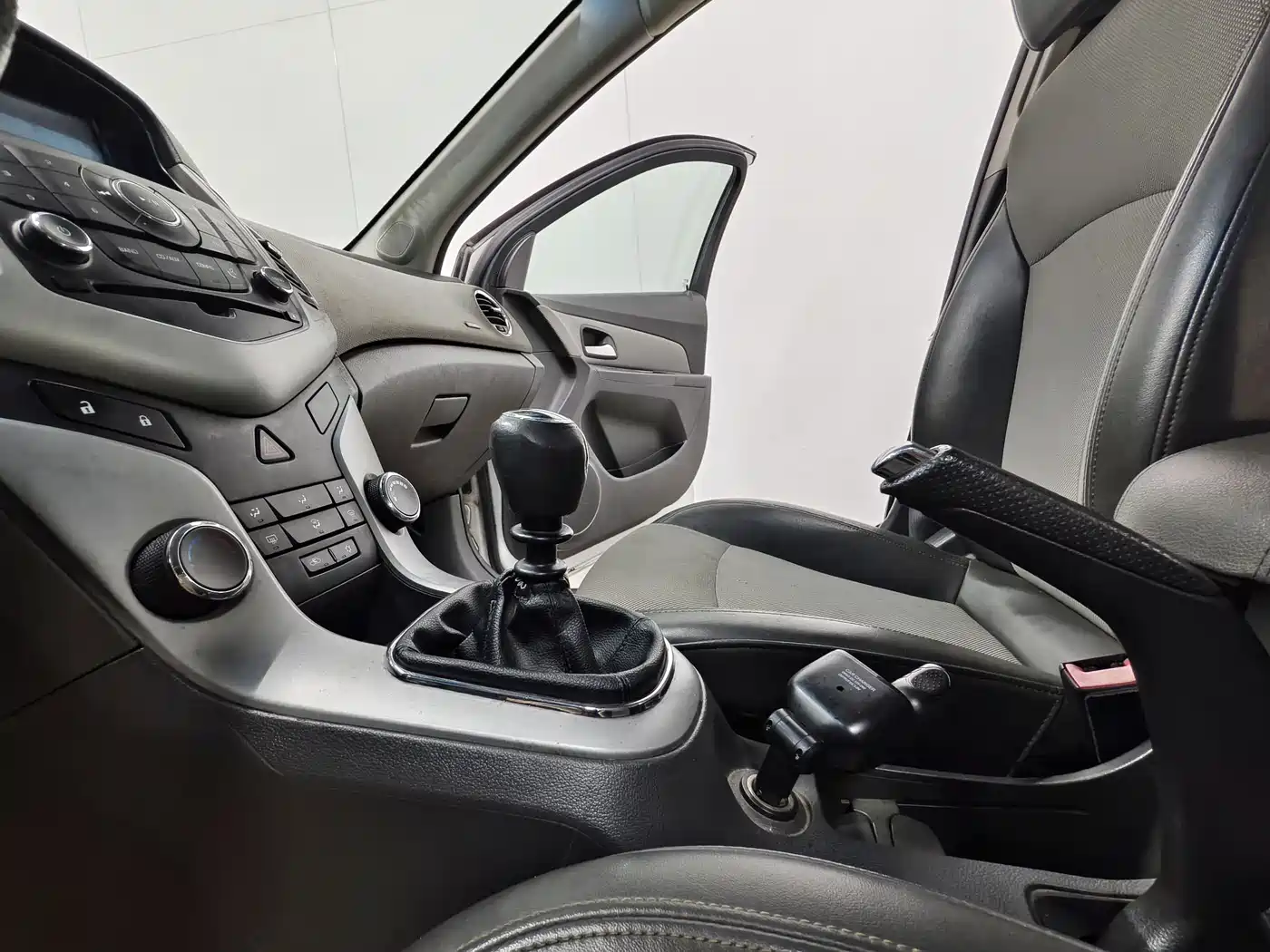 Chevrolet Cruze 2012 1.6L SE MT фото 12
