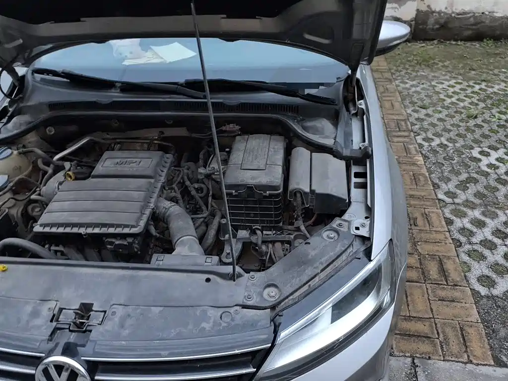 Volkswagen Sagitar 2015 1.6L Automatic Comfort фото 22