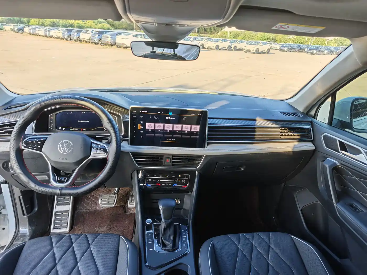 Volkswagen Tiguan L 2023 330TSI Auto 2WD R-Line Premium Edition фото 16