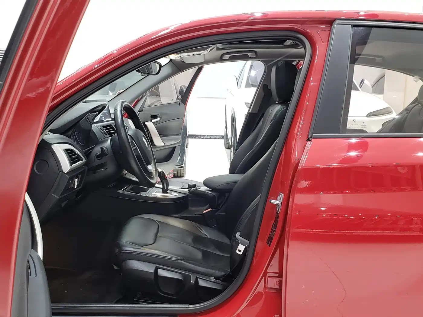 BMW 1 Series (Import) 2015 118i Leading фото 4
