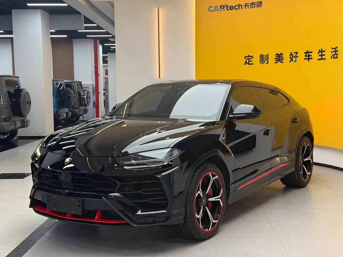 LAMBORGHINI URUS