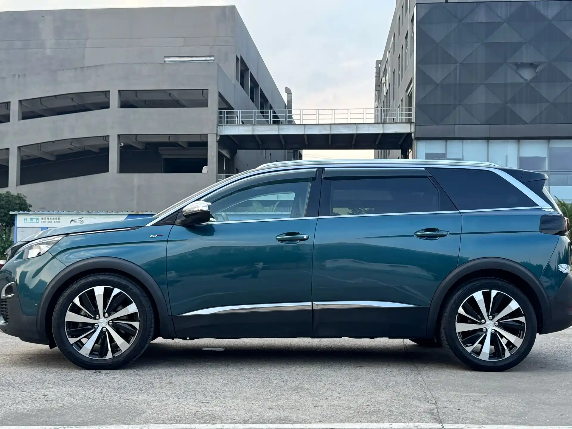Photo 5 - Peugeot 5008