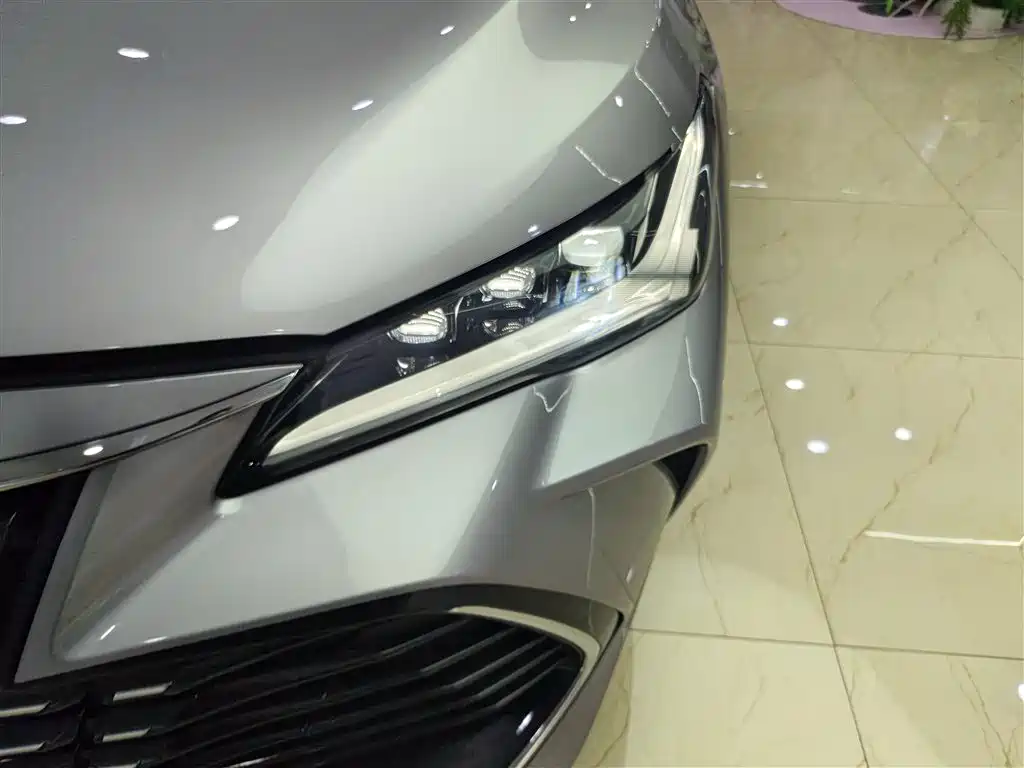 Toyota Avalon 2023 Hybrid 2.5L Luxury Edition фото 9