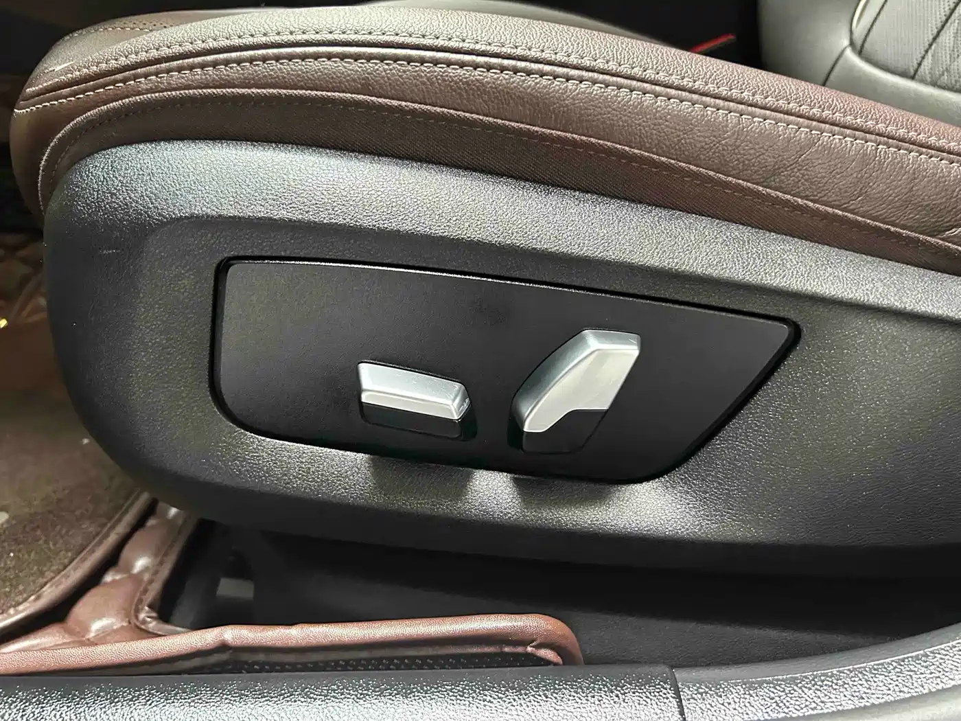BMW 5 Series 2021 525Li M Sport Package фото 11