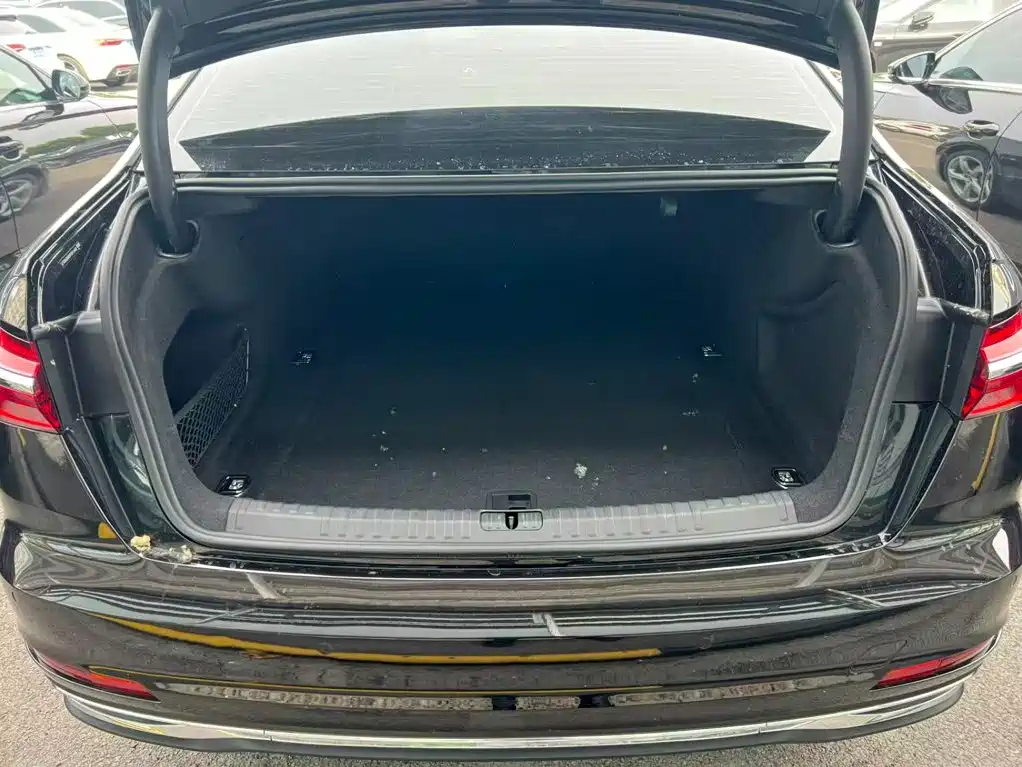 Фото 13 - Audi A6L