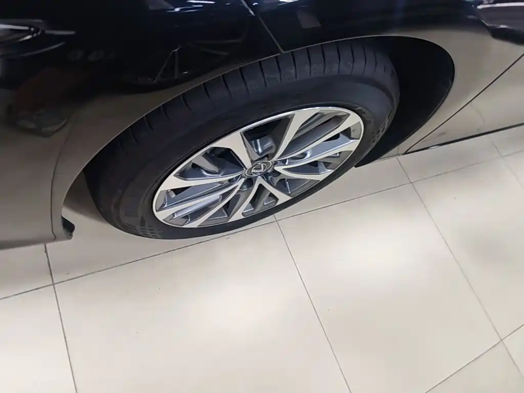 Lexus ES 2026 2025 200 Ultimate Edition