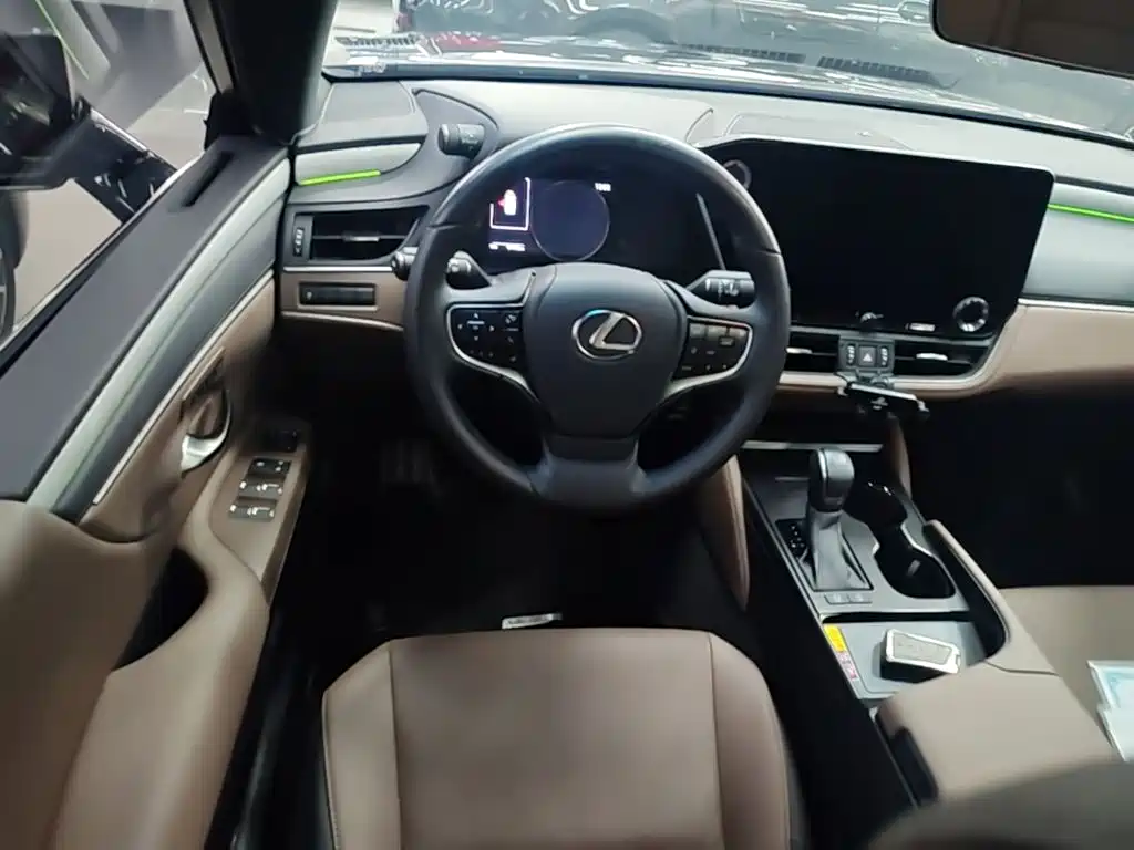 Lexus ES 2026 2025 200 Ultimate Edition