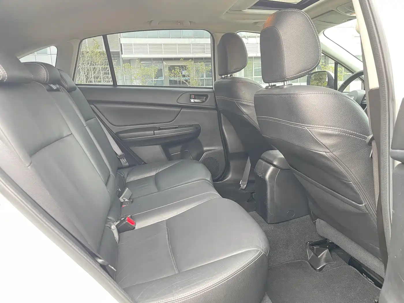 Subaru XV 2012 2.0i Elite Edition фото 8