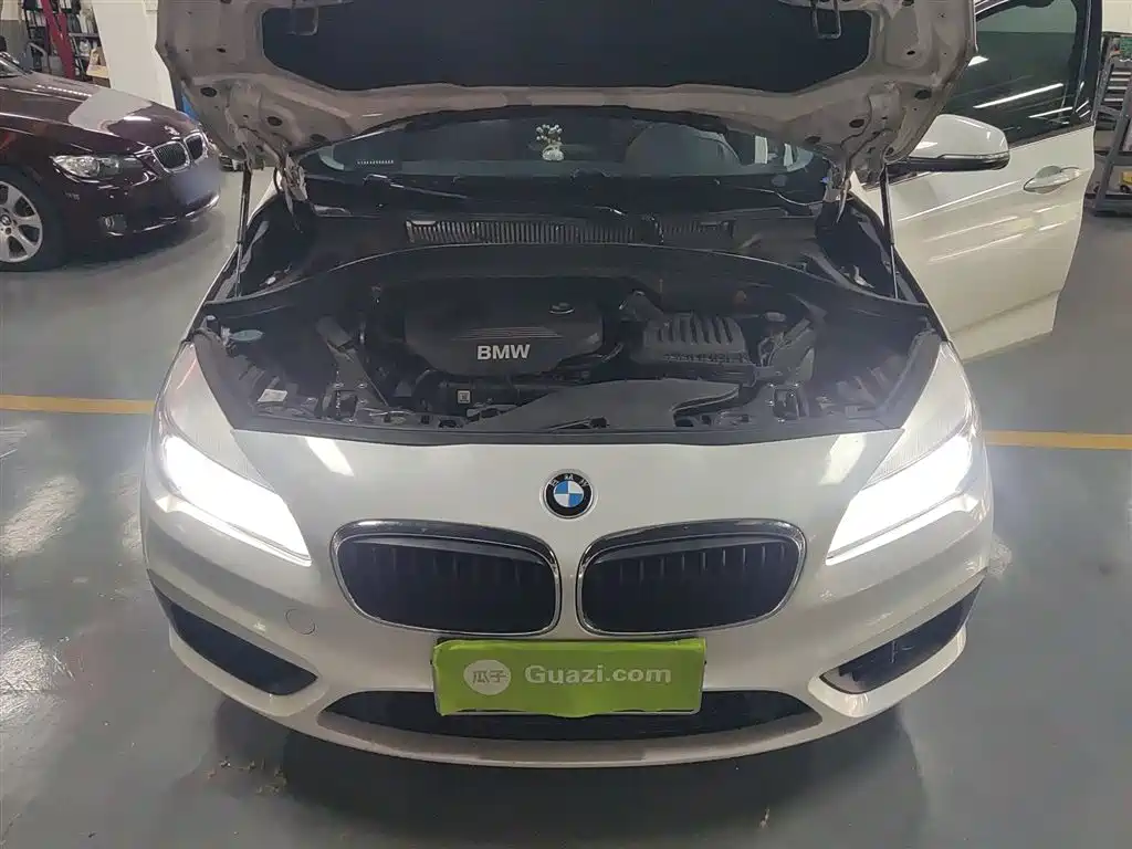 BMW 2 Series Touring 2016 218i Fashion Model фото 20