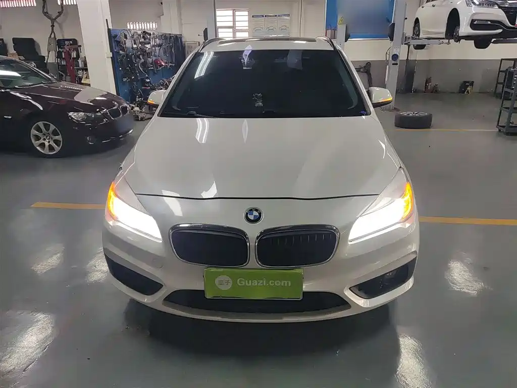 BMW 2 Series Touring 2016 218i Fashion Model фото 3