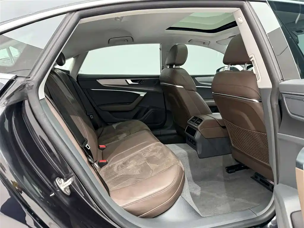 Audi A7L 2024 45TFSI S-line Dream Edition Crystal Package фото 20