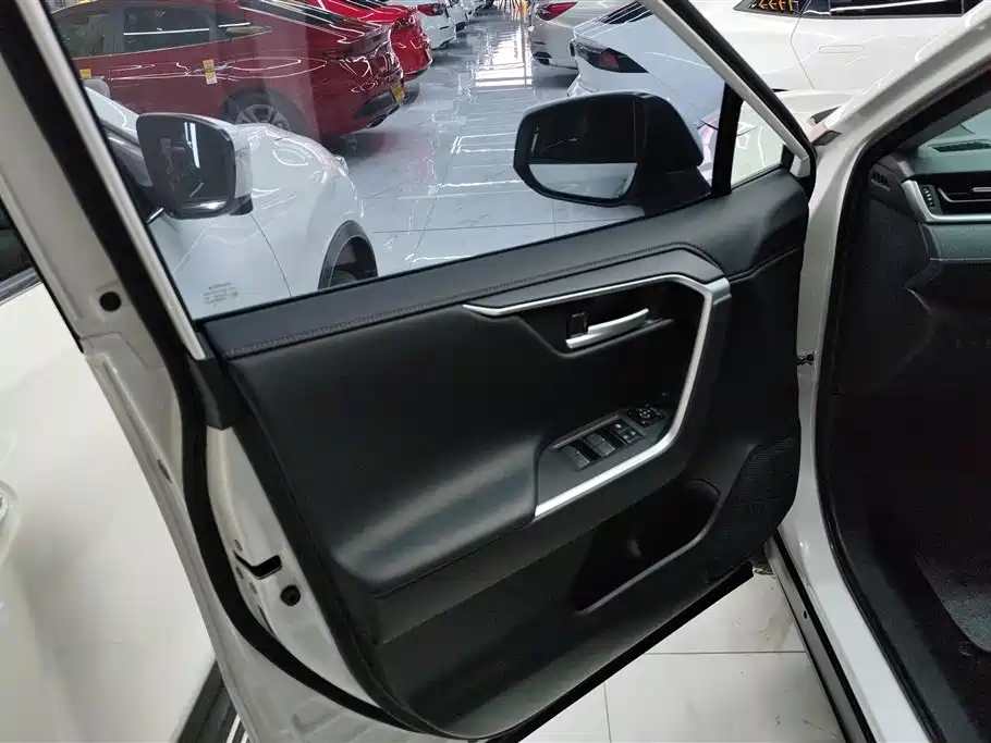 Toyota Wildlander 2023 2.0L CVT FWD Luxury PLUS фото 7